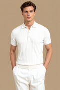Elegant Mand Polo in the White – Minimalist and timeless